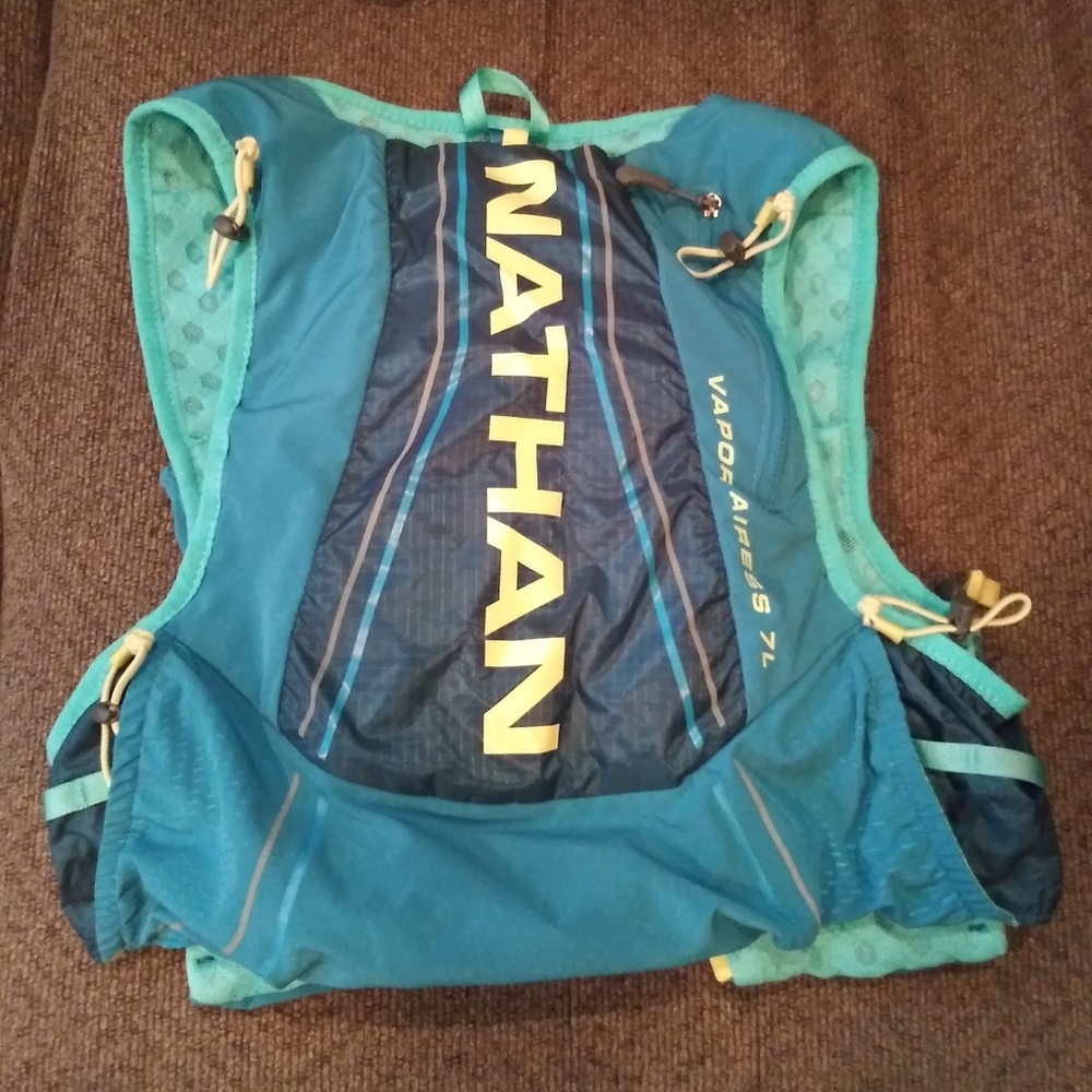 Nathan Vapor Airess ultra running vest